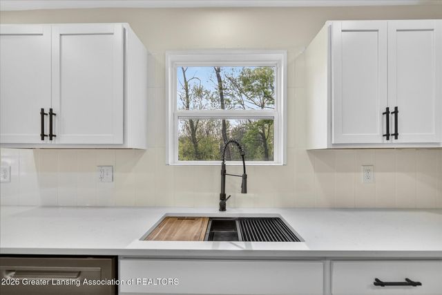 4221 Chickory Lane, Lansing, MI 48910