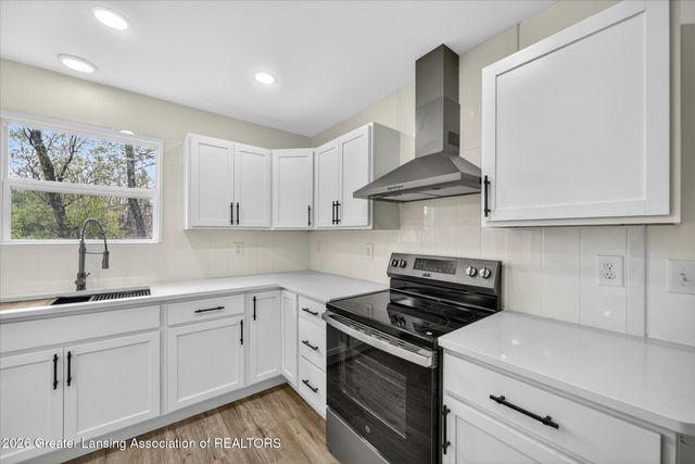 4221 Chickory Lane, Lansing, MI 48910