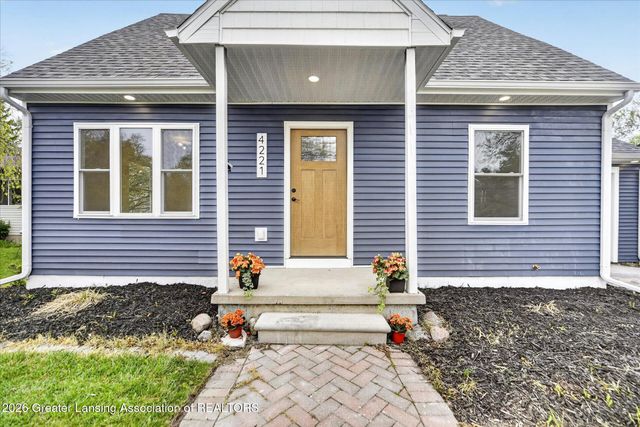 4221 Chickory Lane, Lansing, MI 48910