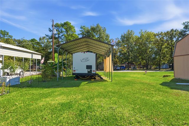 100 St Croix Dr, Point Blank, TX 77364