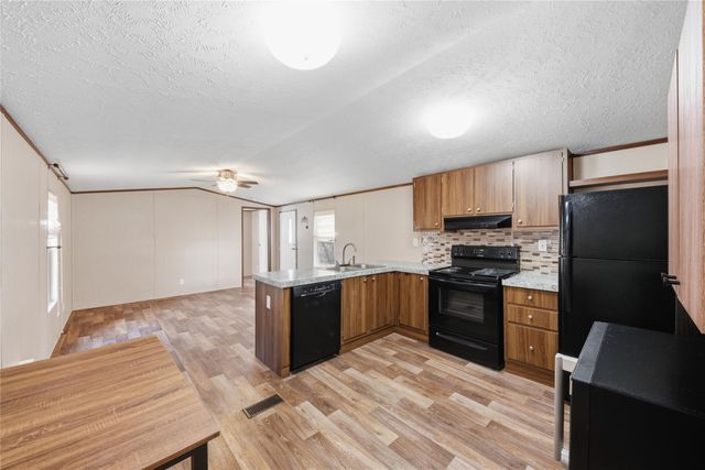 100 St Croix Dr, Point Blank, TX 77364