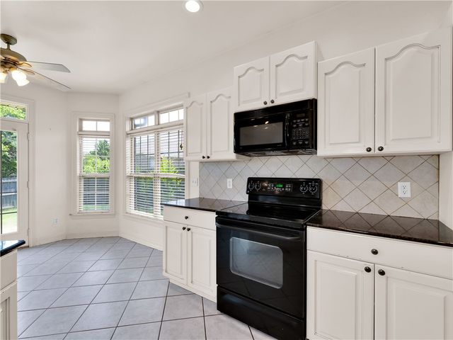 528 N Brices Cross Drive, Fayetteville, AR 72704