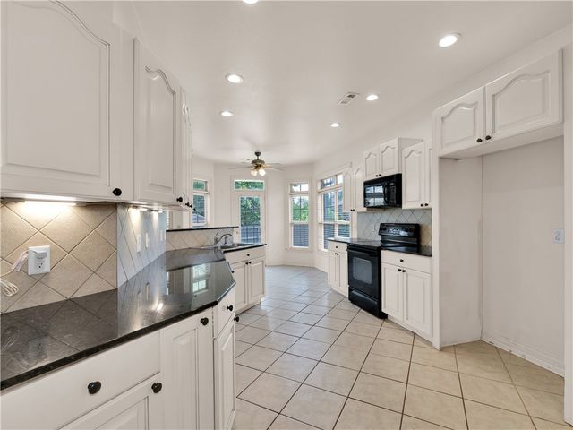 528 N Brices Cross Drive, Fayetteville, AR 72704