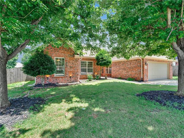 528 N Brices Cross Drive, Fayetteville, AR 72704