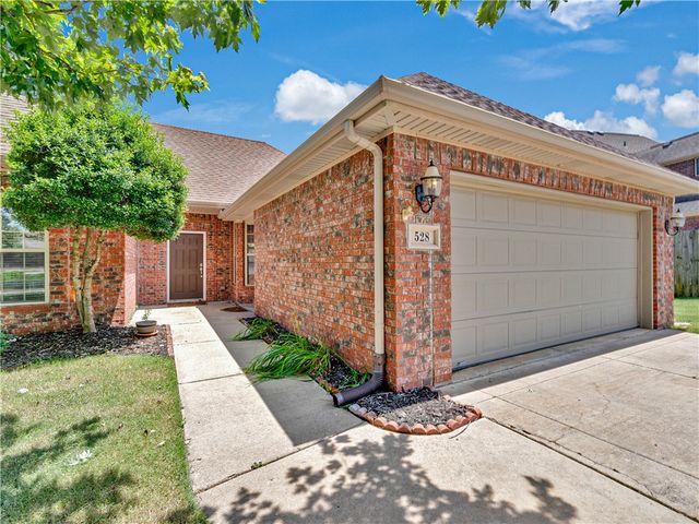 528 N Brices Cross Drive, Fayetteville, AR 72704