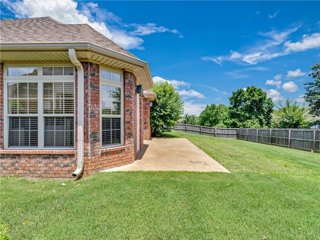 528 N Brices Cross Drive, Fayetteville, AR 72704