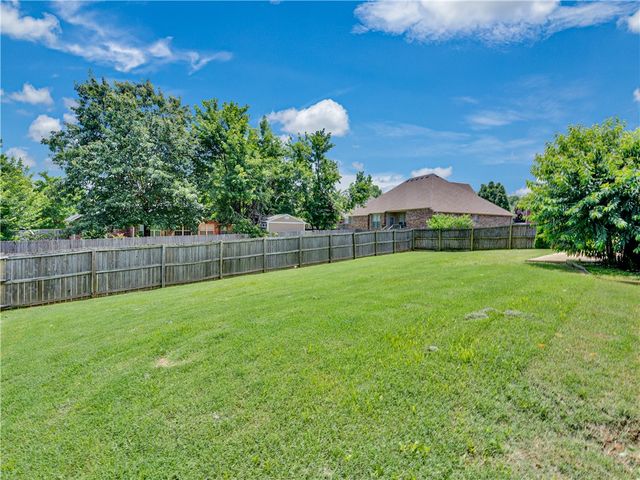 528 N Brices Cross Drive, Fayetteville, AR 72704