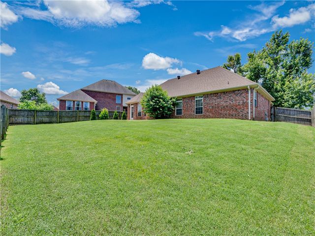 528 N Brices Cross Drive, Fayetteville, AR 72704