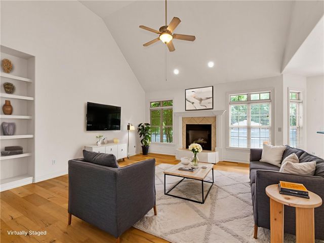 528 N Brices Cross Drive, Fayetteville, AR 72704