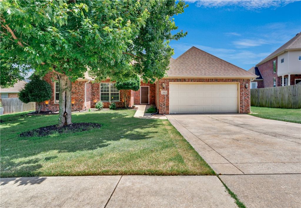 528 N Brices Cross Drive, Fayetteville, AR 72704