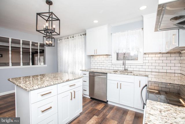 2 DONCASTER RD, Cherry Hill, NJ 08003