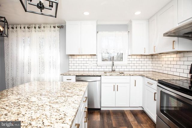 2 DONCASTER RD, Cherry Hill, NJ 08003