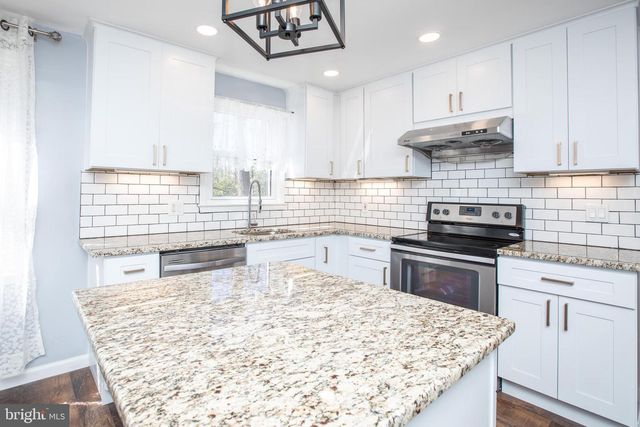2 DONCASTER RD, Cherry Hill, NJ 08003