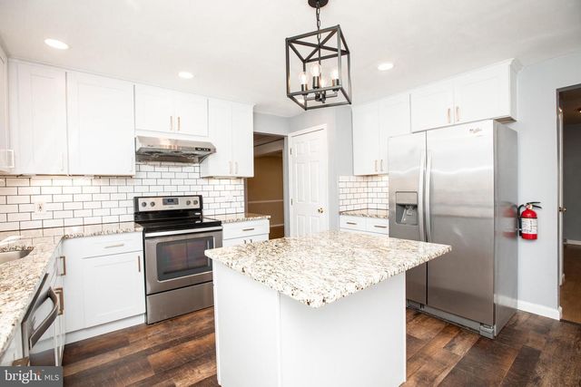 2 DONCASTER RD, Cherry Hill, NJ 08003