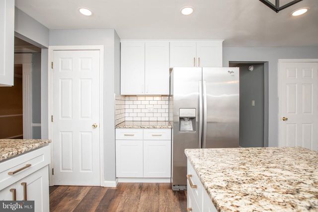 2 DONCASTER RD, Cherry Hill, NJ 08003