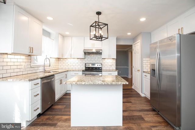 2 DONCASTER RD, Cherry Hill, NJ 08003