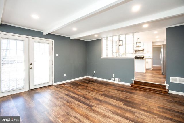 2 DONCASTER RD, Cherry Hill, NJ 08003