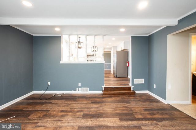 2 DONCASTER RD, Cherry Hill, NJ 08003