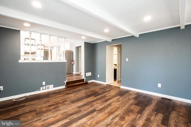 2 DONCASTER RD, Cherry Hill, NJ 08003
