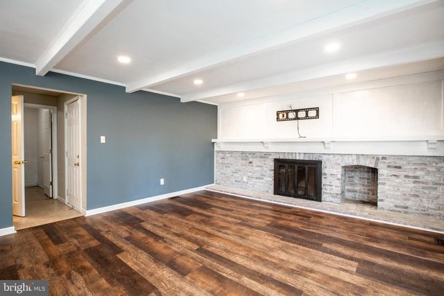 2 DONCASTER RD, Cherry Hill, NJ 08003