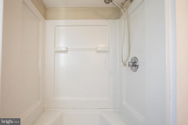 2 DONCASTER RD, Cherry Hill, NJ 08003