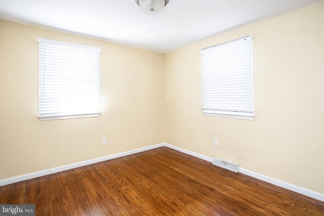 2 DONCASTER RD, Cherry Hill, NJ 08003