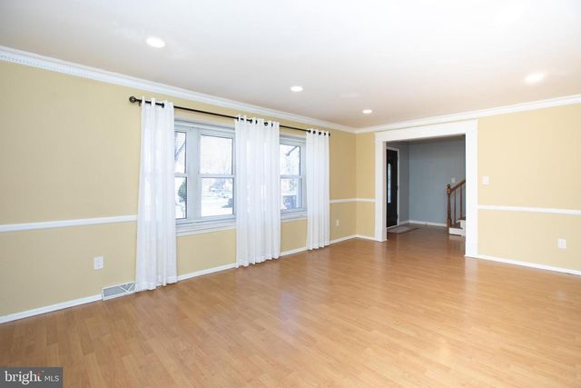 2 DONCASTER RD, Cherry Hill, NJ 08003