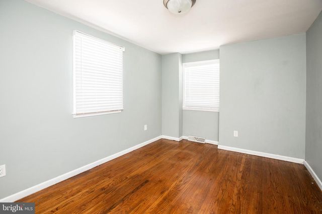 2 DONCASTER RD, Cherry Hill, NJ 08003