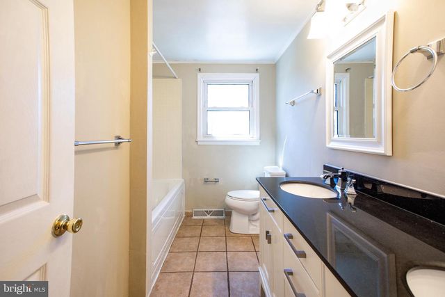 2 DONCASTER RD, Cherry Hill, NJ 08003
