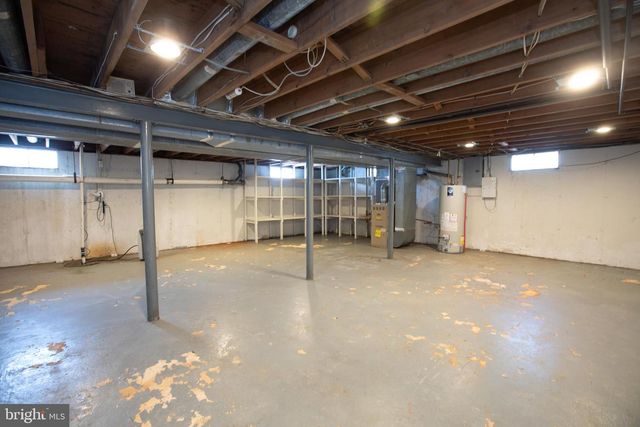 2 DONCASTER RD, Cherry Hill, NJ 08003