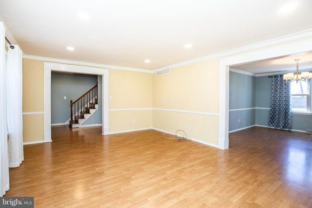 2 DONCASTER RD, Cherry Hill, NJ 08003