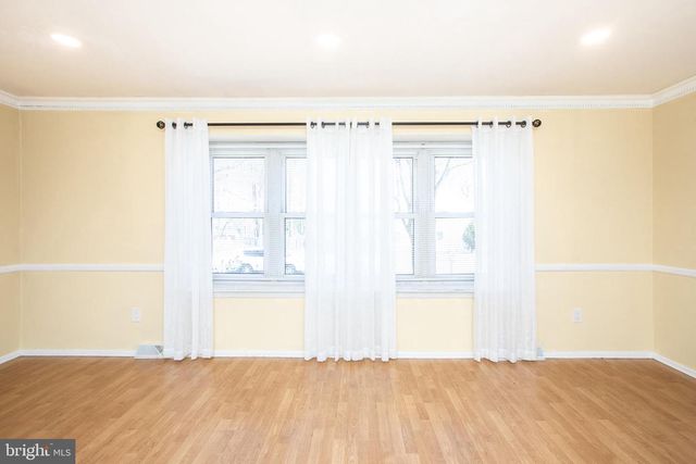 2 DONCASTER RD, Cherry Hill, NJ 08003