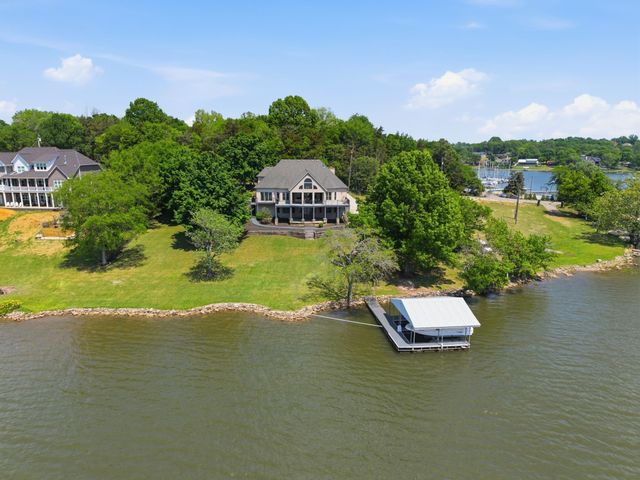305 Harbor Dr, Old Hickory, TN 37138