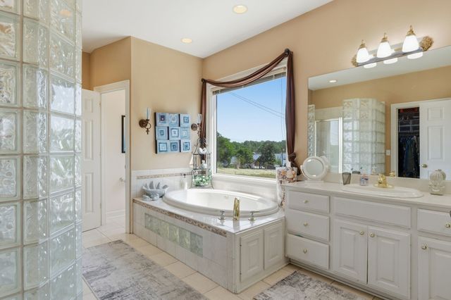 305 Harbor Dr, Old Hickory, TN 37138