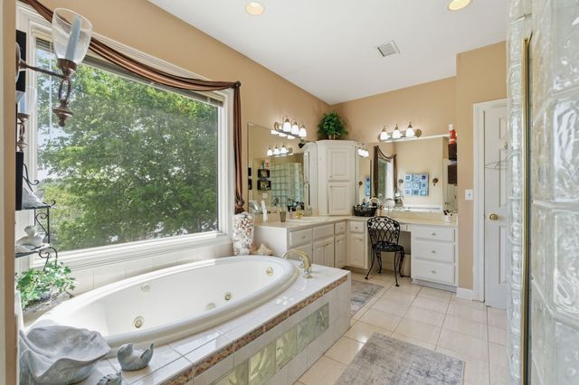 305 Harbor Dr, Old Hickory, TN 37138