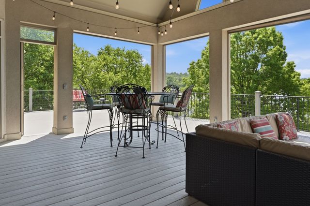 305 Harbor Dr, Old Hickory, TN 37138