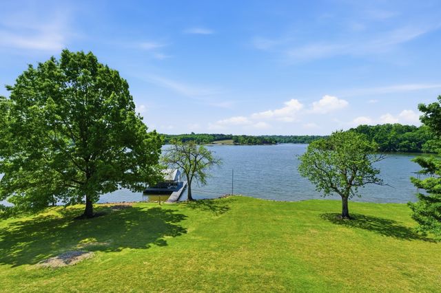 305 Harbor Dr, Old Hickory, TN 37138