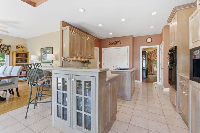 305 Harbor Dr, Old Hickory, TN 37138
