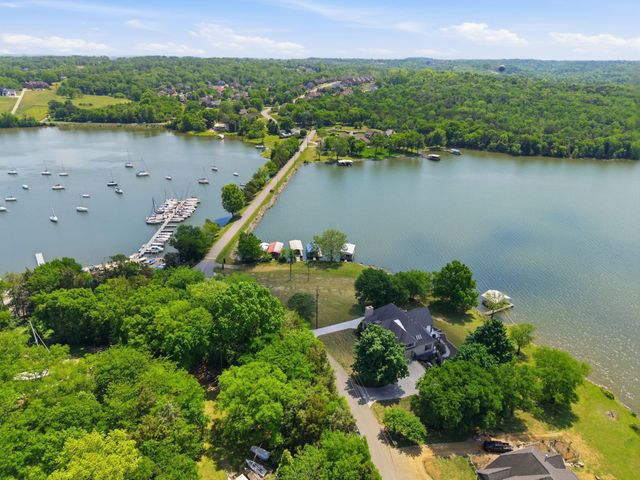305 Harbor Dr, Old Hickory, TN 37138