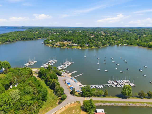 305 Harbor Dr, Old Hickory, TN 37138