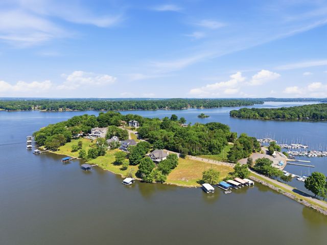 305 Harbor Dr, Old Hickory, TN 37138