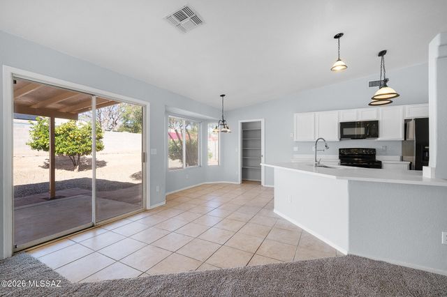 10235 E Rainbow Meadow Drive, Tucson, AZ 85747
