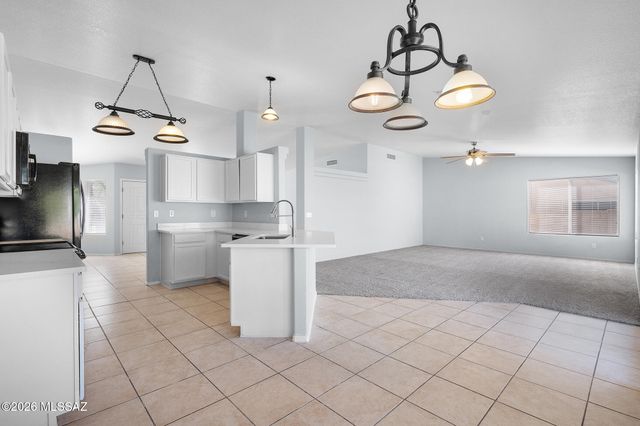 10235 E Rainbow Meadow Drive, Tucson, AZ 85747