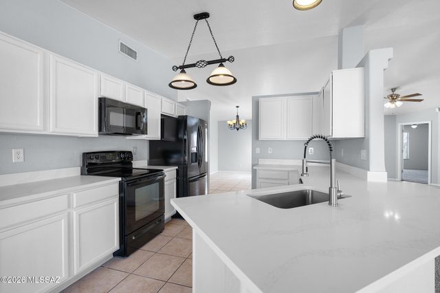 10235 E Rainbow Meadow Drive, Tucson, AZ 85747