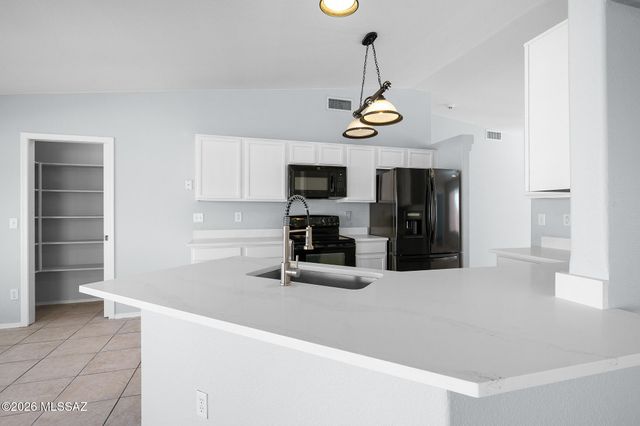 10235 E Rainbow Meadow Drive, Tucson, AZ 85747