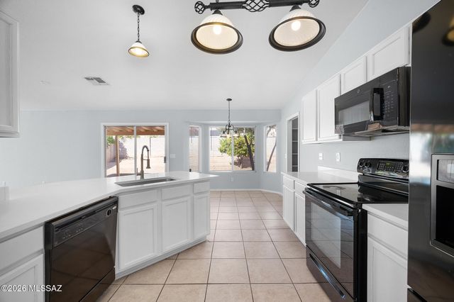 10235 E Rainbow Meadow Drive, Tucson, AZ 85747