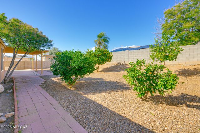 10235 E Rainbow Meadow Drive, Tucson, AZ 85747