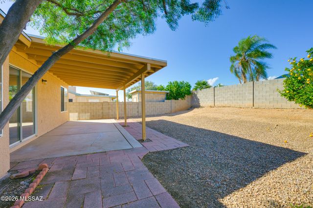 10235 E Rainbow Meadow Drive, Tucson, AZ 85747