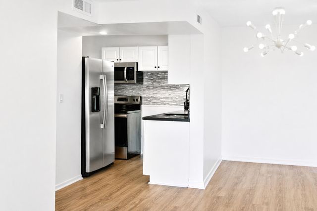 9682 Fontainebleau Boulevard 603, Miami, FL 33172