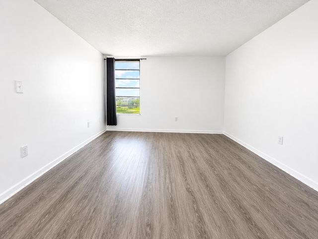 9682 Fontainebleau Boulevard 603, Miami, FL 33172